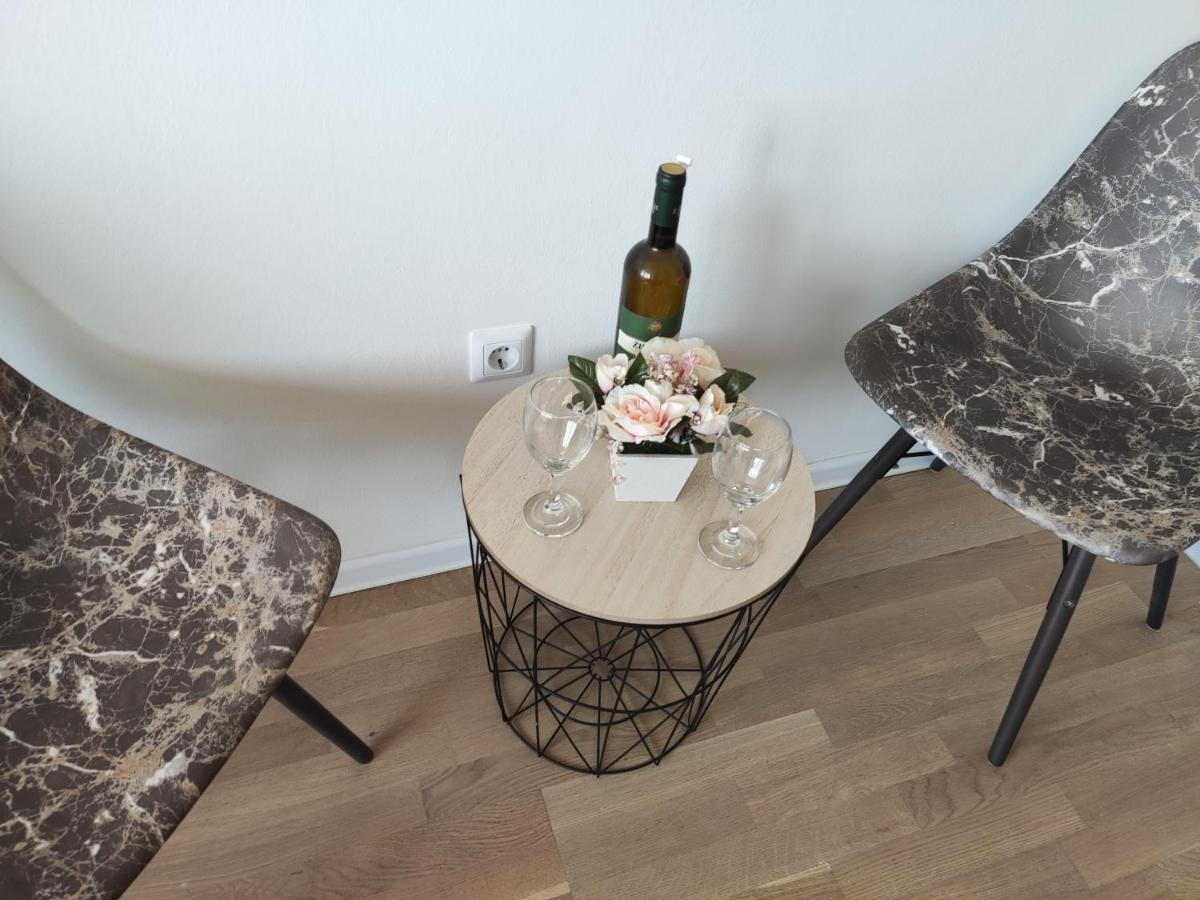 Apartmani Sarah 2 Tuzla Exteriör bild
